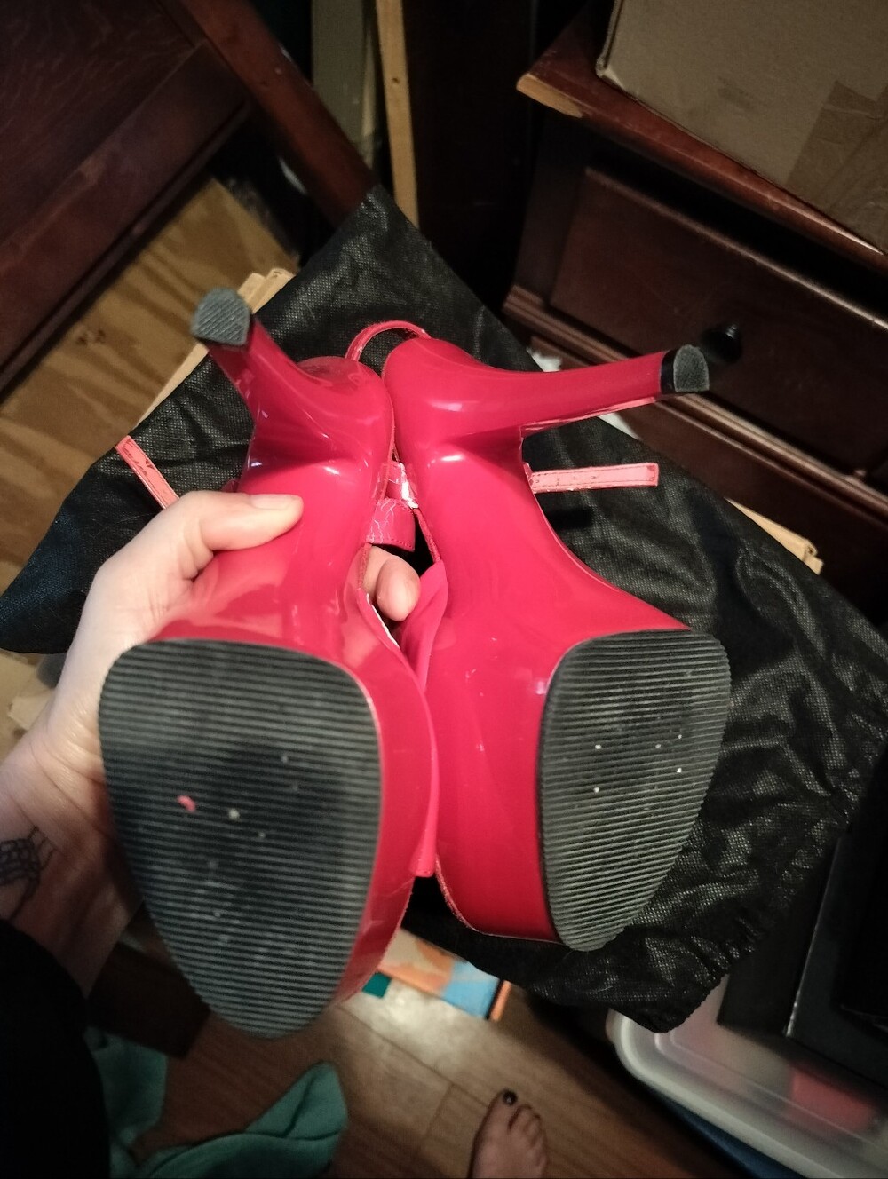 Red Pleasers - Picture 2 of 4